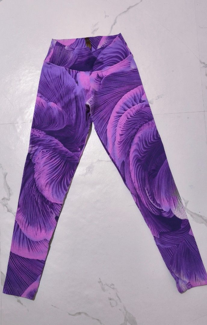 LIQUIDO leggings active wear (Category: Activewear) located in Cavite. Submitted by csl_corner (Listing ID 1448275733, Image 1). Description: LIQUIDO leggings size S stretch like new✨ 💯 Authentic Original.