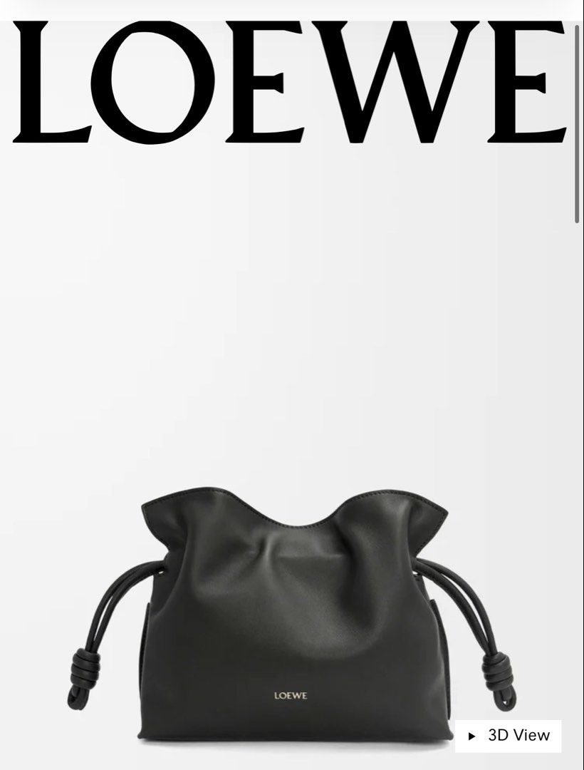 Loewe Medium Bag （分類：手袋及銀包）位於 Hong Kong。 由 mofusandhk 提交（商品編號 1448274719，圖片 1）。簡介： 黑色皮革配埋佢獨特嘅褶皺設計，好有個性袋口有抽繩設計，仲有可愛嘅小繩結，好有辨識度無論係日常出街定係去party，孭住佢都絕對係全場焦點袋上面仲有低調嘅Loewe燙金logo，盡顯奢華品味呢個袋絕對係你衣櫃裡面不可或缺嘅時尚單品。