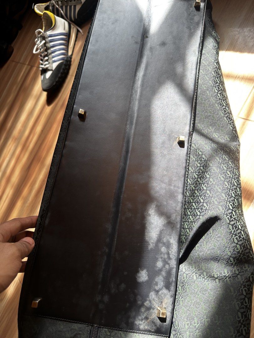 LOEWE Garment bag (Category: Luxury Bags & Wallets) located in Tacurong. Submitted by locationtacurongcitymindanao (Listing ID 1448089804, Image 3). Description: Garment bag May issue lang sa ilalim see photos: Highly negotiable for sure buyer 27X17X8 -DUST BAGS -lock and 2 keys .