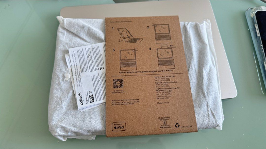Logitech Folio Keyboard Case for iPad502855278118850563