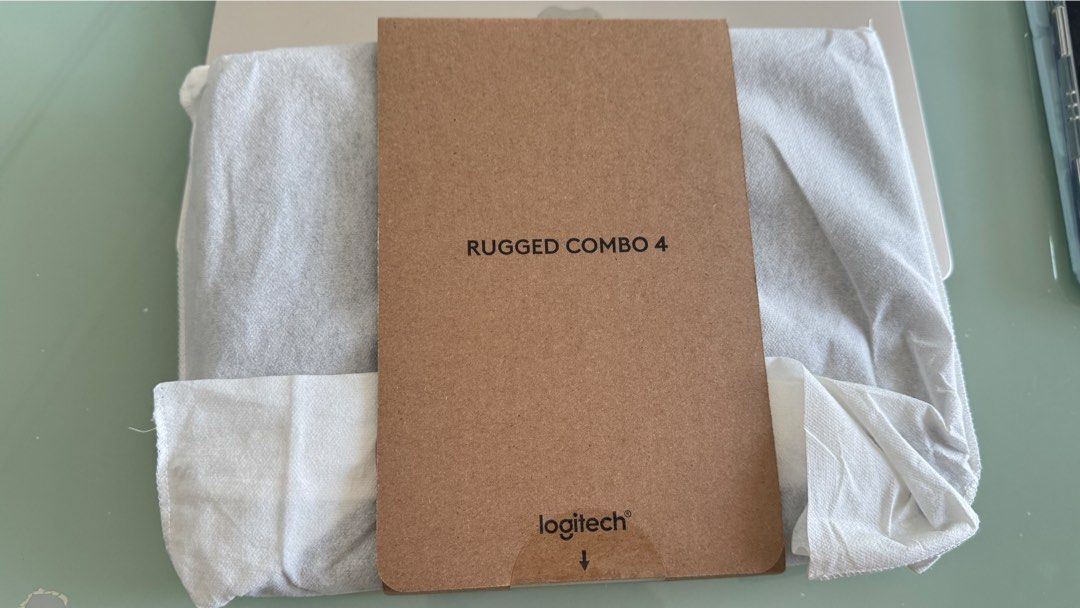 Logitech Folio Keyboard Case for iPad502855278118850562