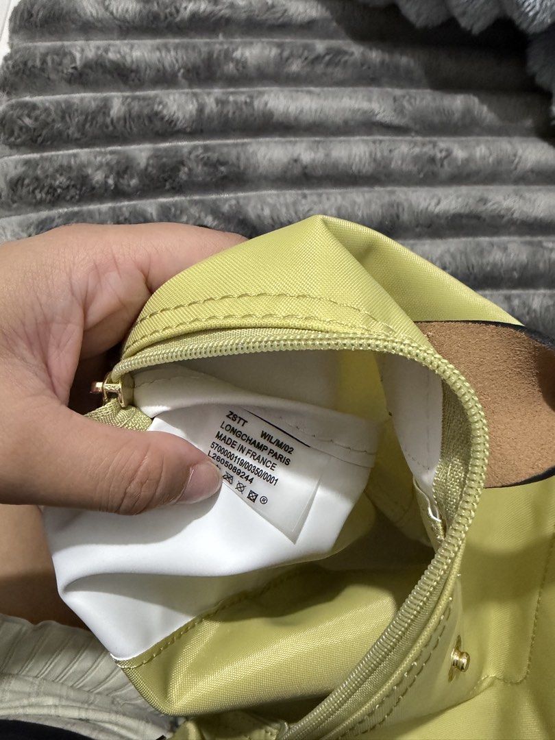 Long champ le pliage pistachio medium long handle (Category: Shoulder Bags) located in Bulacan. Submitted by gentledragon739 (Listing ID 1448277212, Image 2). Description: orig!! u can legit check on rustans/physical store.