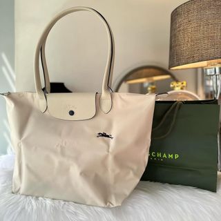 (Category: ) located in . Submitted by billionairebags (Listing ID 1448167532, Image 1). Description: .