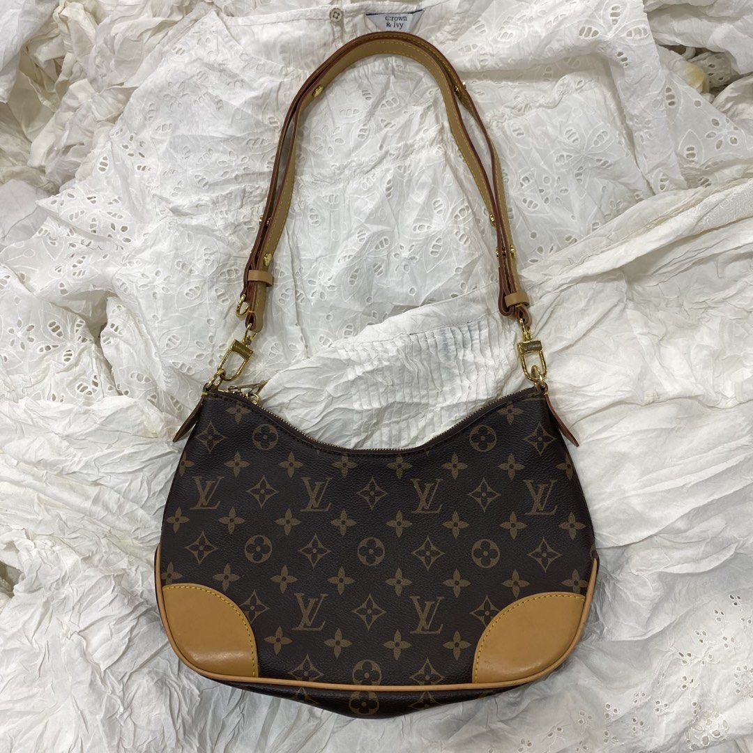 Louis Vuitton Boulogne Hand bag (Category: Luxury Bags & Wallets) located in Bacolod City. Submitted by antizero.6100 (Listing ID 1448146876, Image 1). Description: Authenticity are not guaranted Sign of usage Excellent condition Have minimal flaws ( see photo) Need clean With code Check each photo for details .