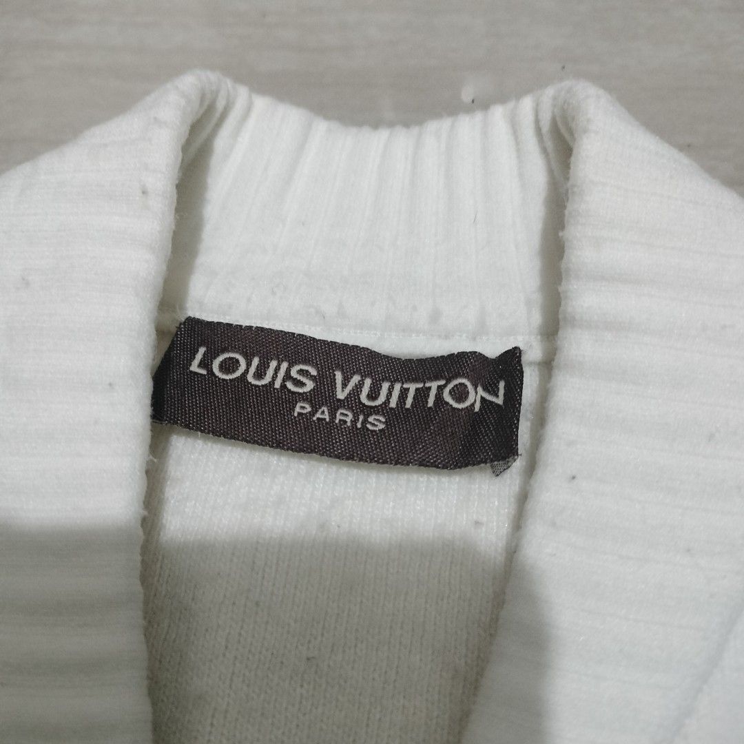 LOUIS VUITTON JACKET (Category: Luxury Apparel) located in Sariaya. Submitted by social_animalz (Listing ID 1448103424, Image 2). Description: 17.5 x 21.5 needs washing only, with light yellowish stain sa hem and right sleeve ALL DETAILS POSTED, CHECK NYO NALANG IF INTERESTED KAYO.