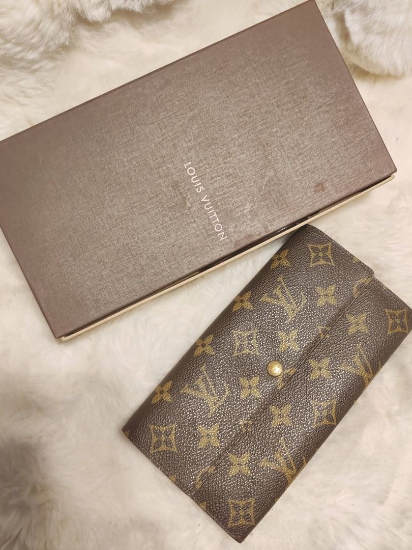 Louis Vuitton Monogram Long Wallet with Box (Category: Luxury Bags & Wallets) located in Caloocan City. Submitted by refreshmycloset444 (Listing ID 1448243436, Image 1). Description: - Authentic Louis Vuitton Monogram Wallet - Classic Monogram Canvas - Secure Snap Button Closure - Includes Original Louis Vuitton Box - Ideal for Organizing Cards and Cash - Timeless Everyday Essential Original with box .