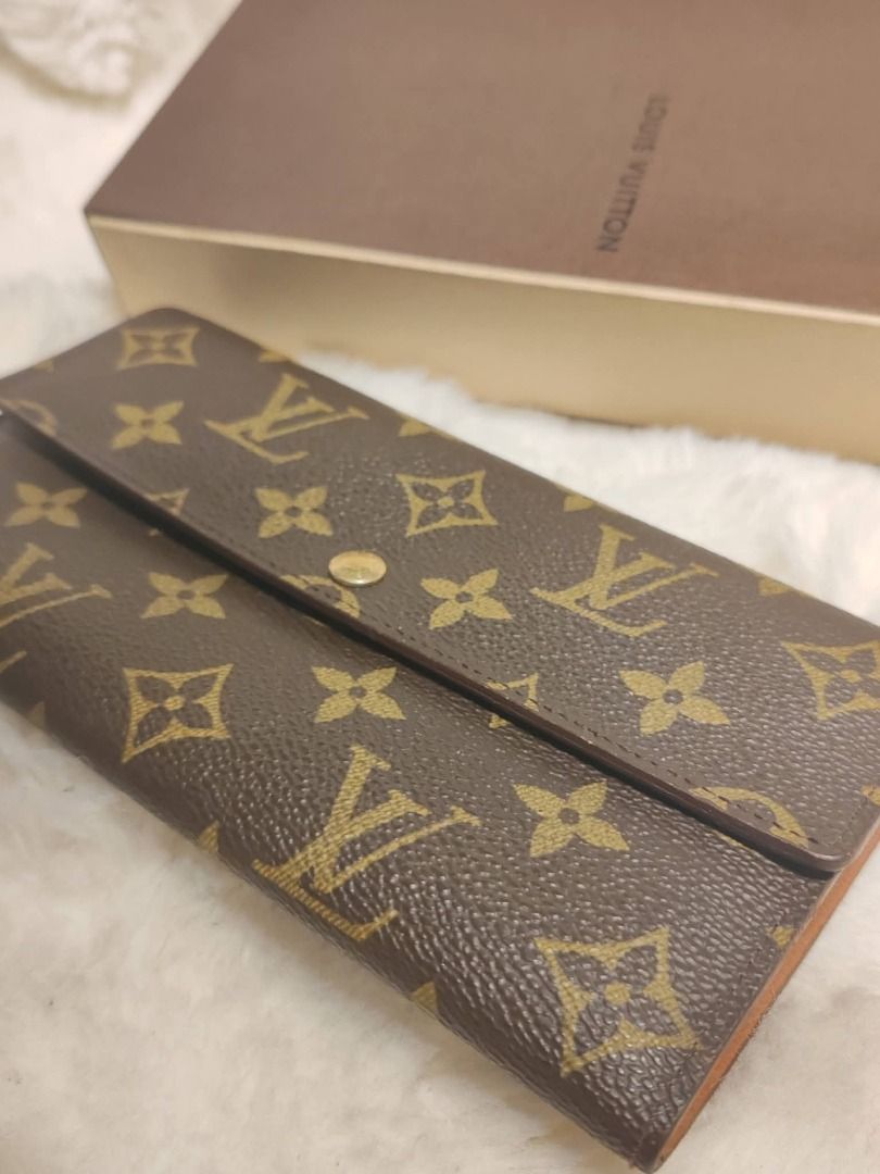 Louis Vuitton Monogram Long Wallet with Box (Category: Luxury Bags & Wallets) located in Caloocan City. Submitted by refreshmycloset444 (Listing ID 1448243436, Image 2). Description: - Authentic Louis Vuitton Monogram Wallet - Classic Monogram Canvas - Secure Snap Button Closure - Includes Original Louis Vuitton Box - Ideal for Organizing Cards and Cash - Timeless Everyday Essential Original with box .