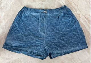 (Category: ) located in . Submitted by fit.thrift21 (Listing ID 1448239088, Image 1). Description: .