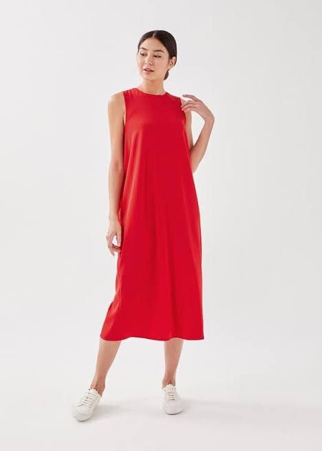 Love Bonito Shift Midaxi dress (Category: Dresses) located in Quezon City. Submitted by tan__k (Listing ID 1448099559, Image 1). Description: Size LB XS Color Red Length 47 Bust 30 Hip 40 Finding comfort is slipping into Anitra — it’s a piece of cake, a breath of fresh air, and a sigh of relief all rolled into one cosy number. We designed her with a shift silhouette and a back zip, perfect for days of lounging..