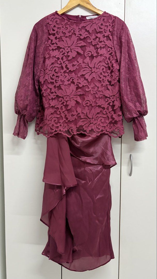 Lubna Kurung (Category: Baju Kurung & sets) located in Kuala Terengganu. Submitted by ploved_as (Listing ID 1448089247, Image 2). Description: wear once during eid 26 condition like new pm for details.