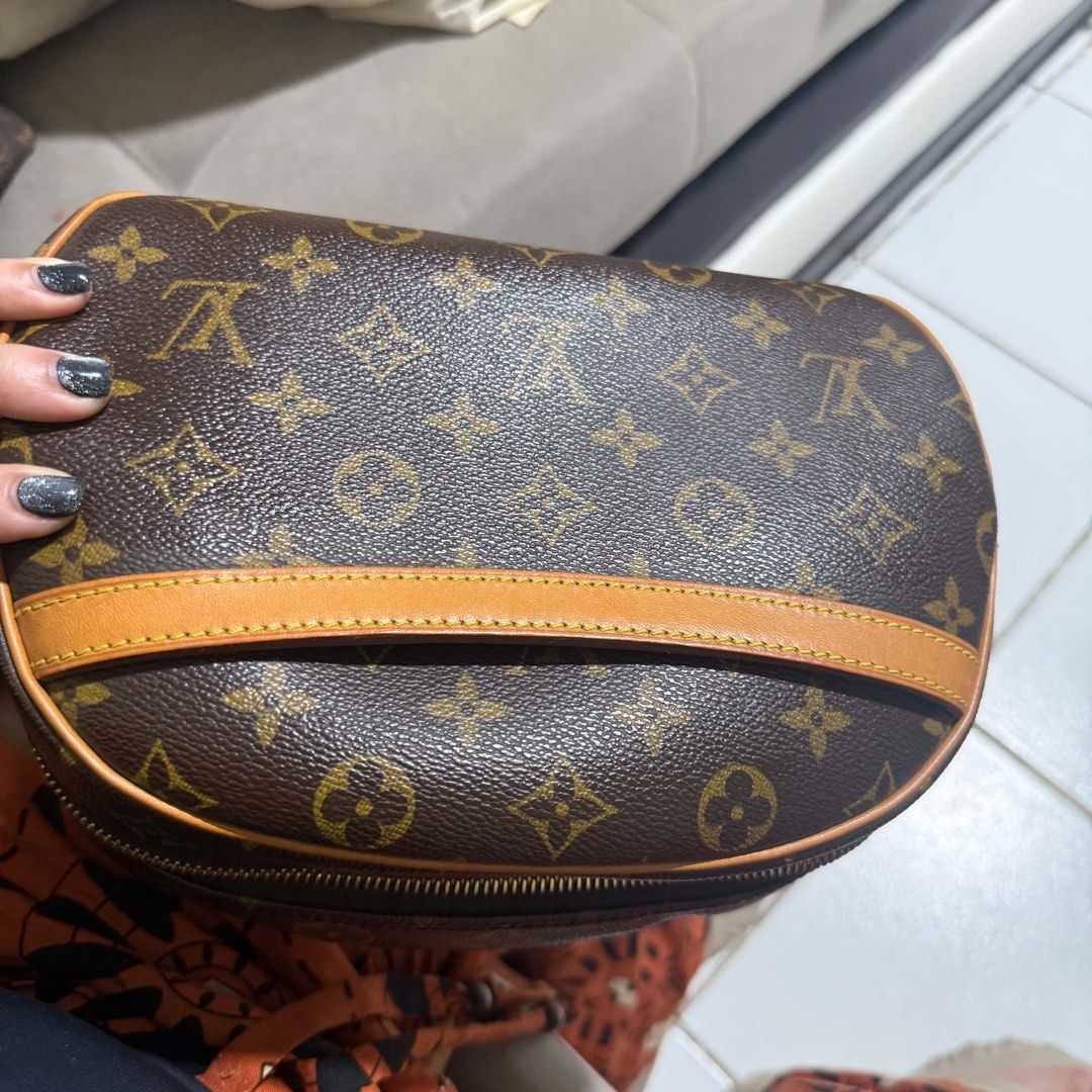 LV BLOIS MESSENGER SLING BAG (Category: Sling Bags) located in Cavite. Submitted by playerscollection (Listing ID 1448268726, Image 3). Description: LIKE NEW EXCELLENT CONDITION NO FLAWS WITH DUSTBAG .
