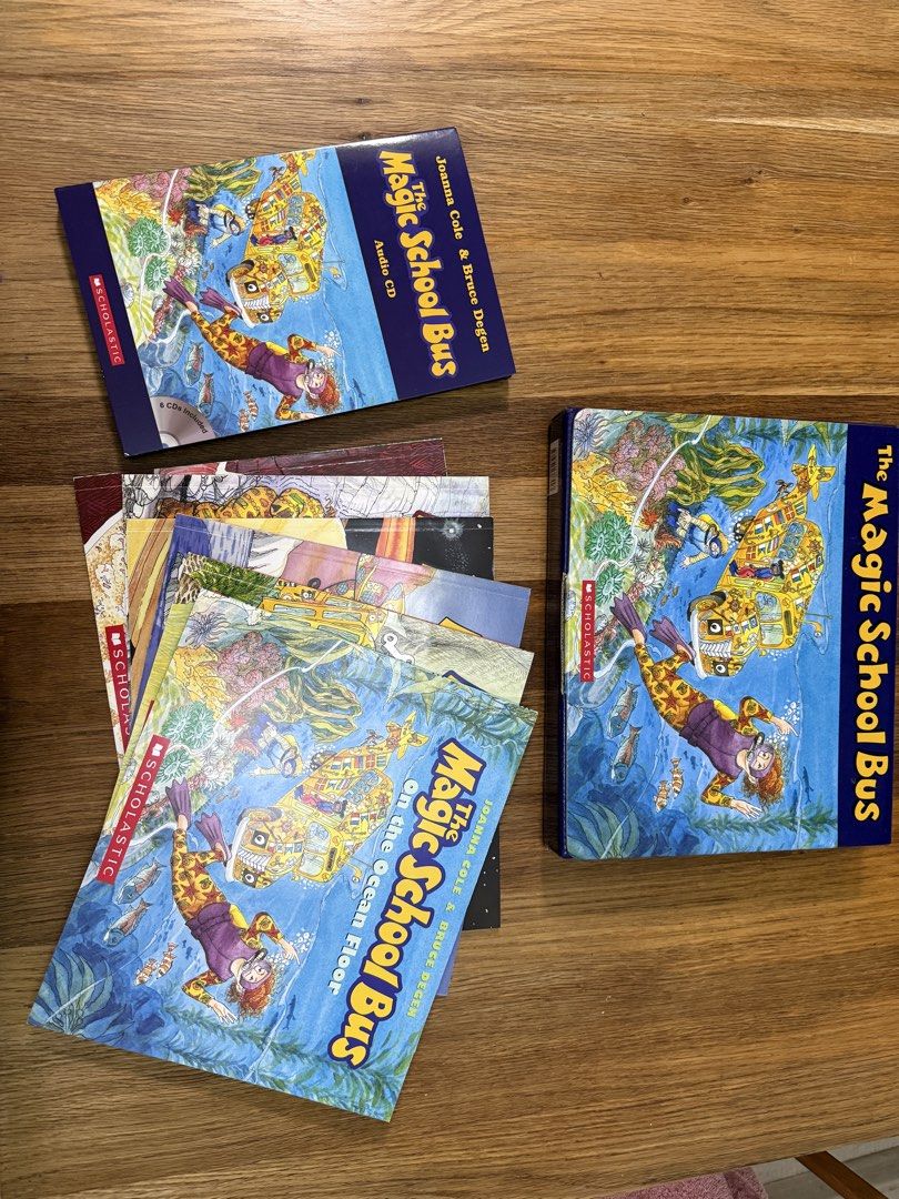 Magic School Bus set （分類：兒童書籍）位於 Hong Kong。 由 aceyso 提交（商品編號 1448104559，圖片 1）。簡介： 一套經典嘅 Magic School Bus 英文有聲故事書，6本套。小朋友學英文同科學嘅好幫手。包裝盒同書本都好新淨，啱晒想俾小朋友聽故仔學嘢嘅家長。有埋 audio CD，方便播放。購自fun to read。