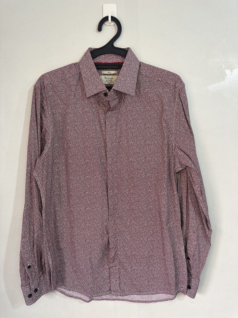 Meccano Red Longsleeve Polo (Category: Formal Shirts) located in Manila. Submitted by markokostlich (Listing ID 1448150259, Image 1). Description: Frelabaru Brand: Meccano Red Condition: 10/10 Color: 10/10 Dimes: L- 28.5, W- 22 📌𝙍𝙀𝙈𝙄𝙉𝘿𝙀𝙍𝙎 ♡ Mine now, pay now ♡ Please manage your expectation coz these are preloved items. ♡ Color may slightly vary due to lighting. ♡ SF depends on your location 📦Via J&T or Lalamove 💎GoTyme/ Gcash 📍Locat