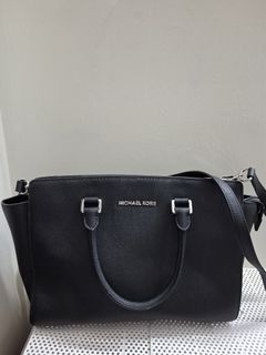 (Category: ) located in . Submitted by closet_collection_ (Listing ID 1448166340, Image 1). Description: .