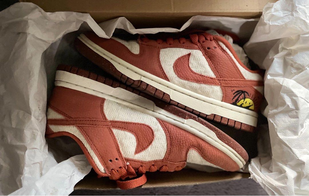 Nike Dunk Low SE (Category: Sneakers) located in Bulacan. Submitted by ynarandom (Listing ID 1448210447, Image 2). Description: NIKE Dunk Low SE (Sun Club - Burnt Sunrise) w/box Bought from physical store smf Size: 6 Flaws: need lang cleaning since used na.
