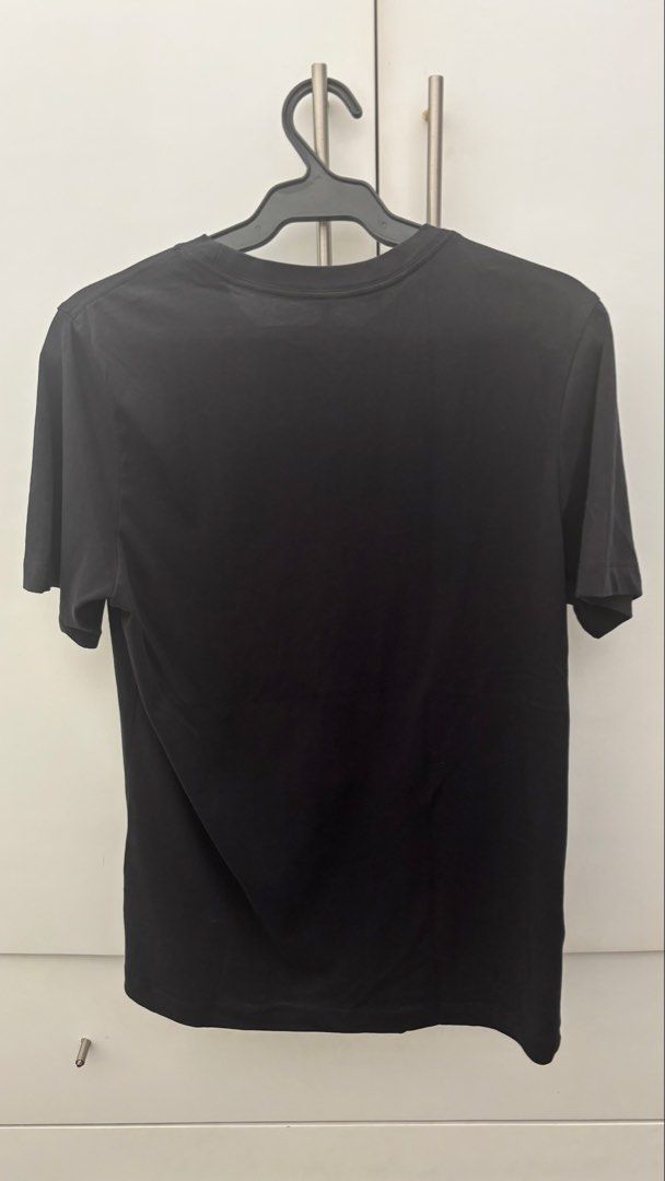 Nike Graphic Moving Co. T-Shirt/Tee (Category: Tshirts & Polo Shirts ) located in Muntinlupa City. Submitted by SFP33 (Listing ID 1448145628, Image 2). Description: Lightly used (worn 2x) Size M Negotiable (just offer) PM for dimensions Shipping c/o buyer MOP: Unionbank/Gcash.