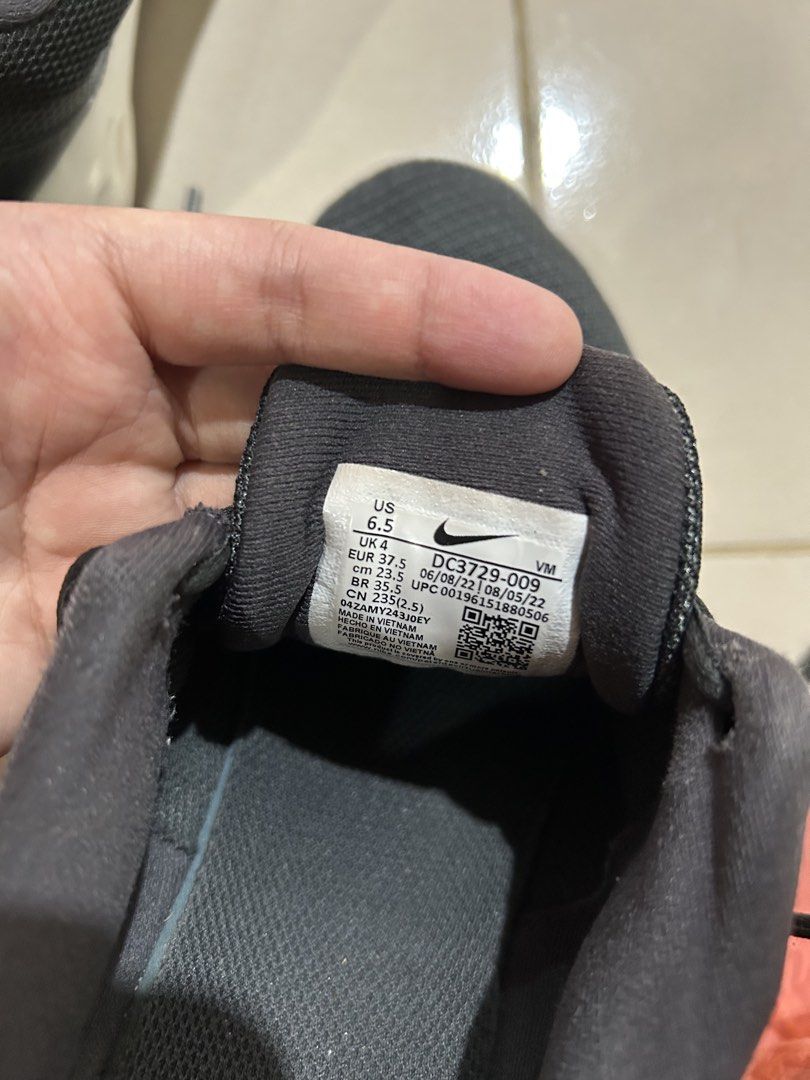 Nike Running Shoe (Category: Sneakers) located in Selama. Submitted by mysticwater_dd1ab7 (Listing ID 1448154843, Image 3). Description: Price not include postage.