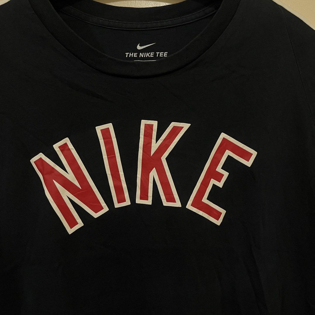 Nike Sports Wear (Category: Tshirts & Polo Shirts ) located in Tuba. Submitted by gianfdc (Listing ID 1448137249, Image 2). Description: Size Large fittings 22 x 27 Excellent Condition No issues.