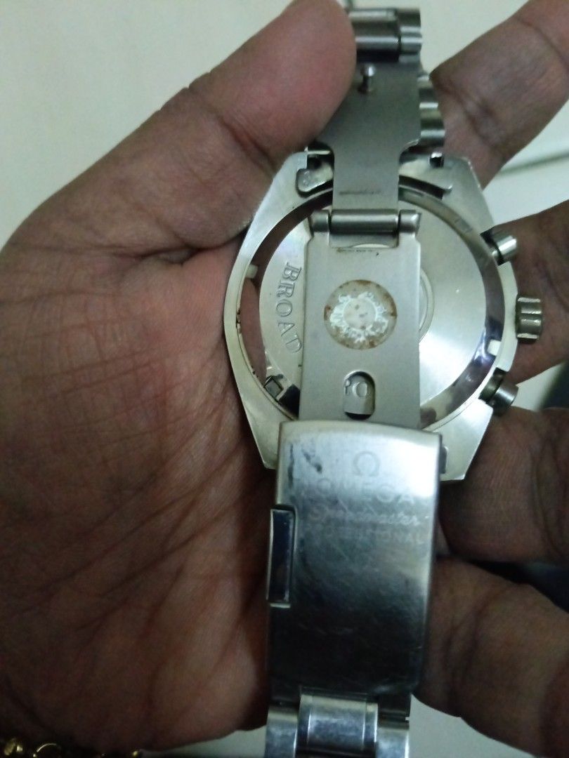 Omega Speedmaster Automatic Chronograph "Broad Arrow" (Category: Watches) located in Kuala Lumpur. Submitted by daleykaa (Listing ID 1448254343, Image 3). Description: - Omega Speedmaster "Broad Arrow" Automatic Chronograph - White dial with three subdials - Tachymeter bezel - Stainless steel bracelet - Good working order - Some signs of wear on bracelet and case (please check photos for details).