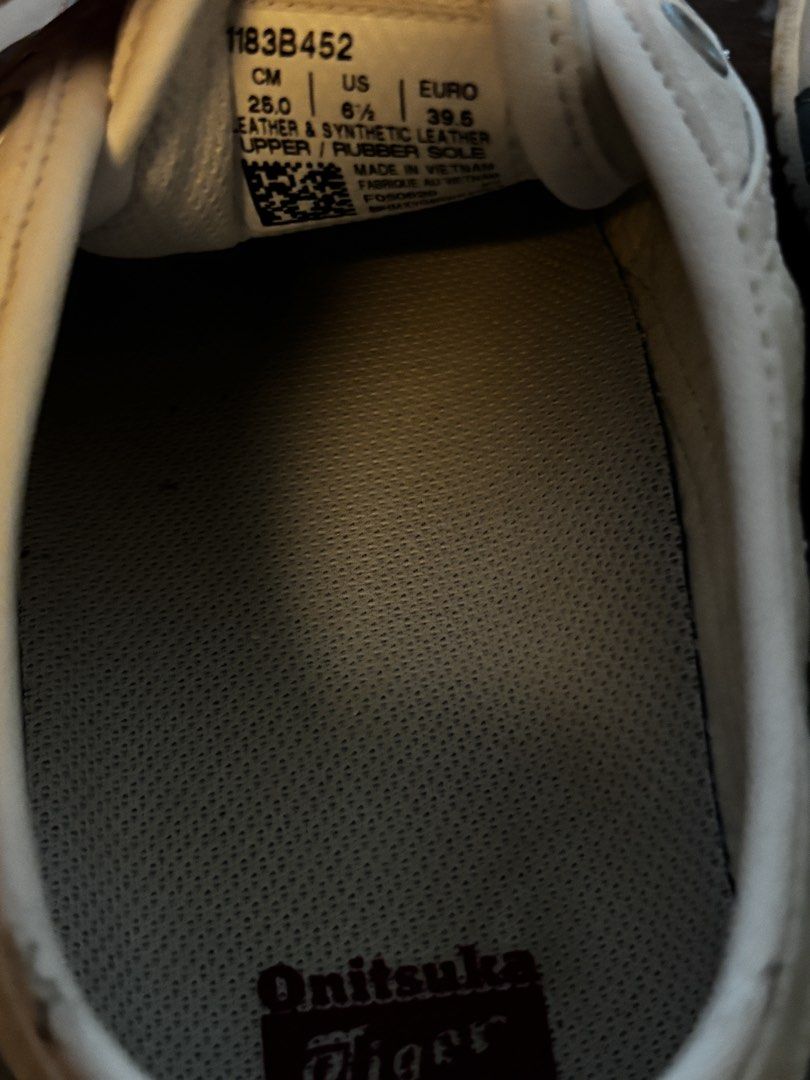 Onitsuka Tiger Tsunahiki Slip-ons (Category: Sneakers) located in Cavite. Submitted by svz10 (Listing ID 1448162572, Image 3). Description: - Size: US 6 1/2 / CM 25.0 / EU 39.5 - Lightly Used - AUTHENTIC (Bought Online) - No issue just needs cleaning :) - No box - Includes Laces RFS: Does not fit anymore & need funds Price is Negotiable.
