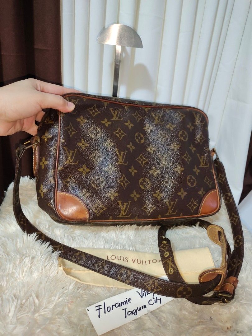 Orig Lv sling (Category: Luxury Bags & Wallets) located in Tagum. Submitted by janmarion049706 (Listing ID 1448276497, Image 2). Description: may cracks sa kabitan Ng strap bawal sa maselan no cracks sa canvas.