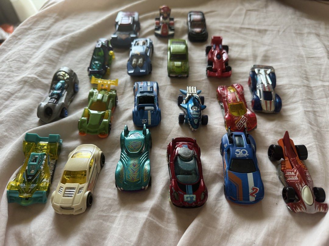 Original Hot Wheels cars (Category: Vehicle & Diecast Models) located in Quezon City. Submitted by aiceev (Listing ID 1448134888, Image 2). Description: Take all 19 pcs. For ₱800.