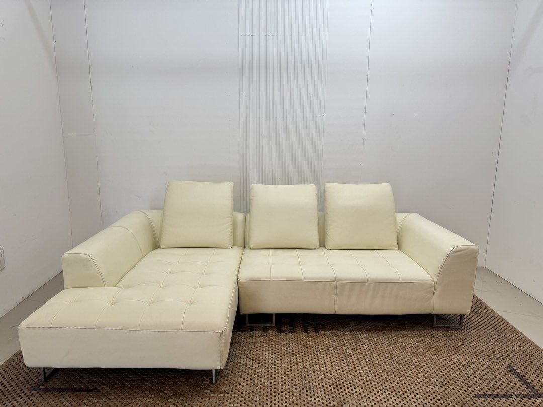 Otsuka Ltype Sofa (Category: Sofas) located in Quezon City. Submitted by matetdevis13 (Listing ID 1448276849, Image 2). Description: IDC Otsuka Elegant White 3-4 Seater Leather Couch Sofa Price: 45k L96.5 x W62.5/38 x H33/15 In super good condition Code JMD200-G9.