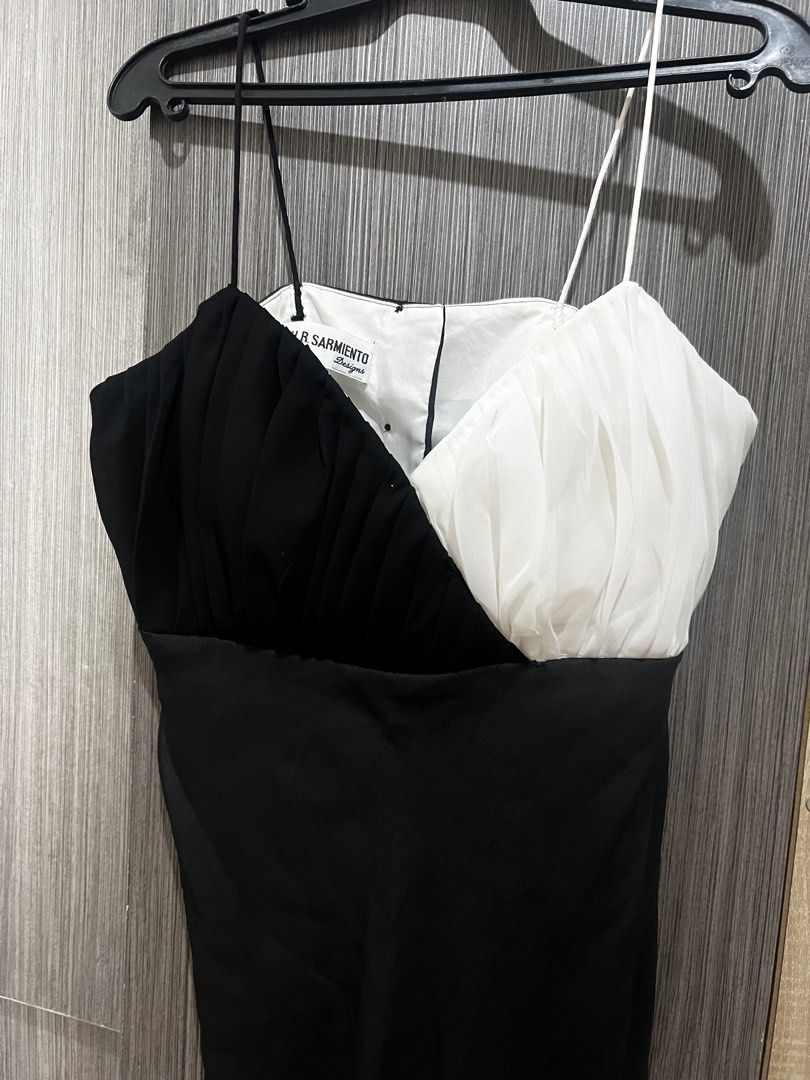 peplum customized sleeveless blouse (Category: Sleeveless) located in Quezon City. Submitted by cheeksieee (Listing ID 1448091140, Image 1). Description: - never used; bought from carousell also - super pretty for events/parties! - has a padded bra - brand from a local designer - rfs: i dont like the fit bust top - fits medium .
