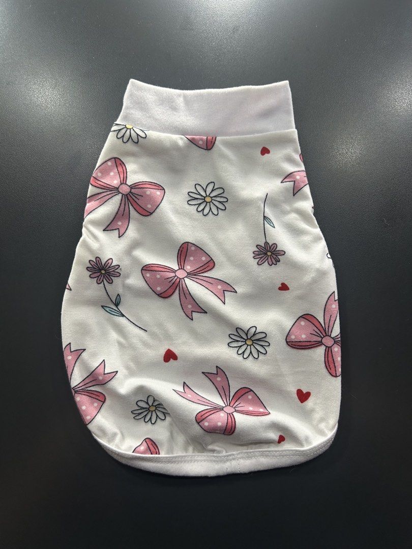 Pet Clothes Sando Bundle (Category: Homes & Other Pet Accessories) located in Valenzuela. Submitted by chashudon (Listing ID 1448172450, Image 3). Description: Bundle: Php200 Per Piece: Php50 - Fabric: Cotton Spandex - Size: XS (2-3kg) - Neck: 10in - Chest: 16in - Length: 11in.