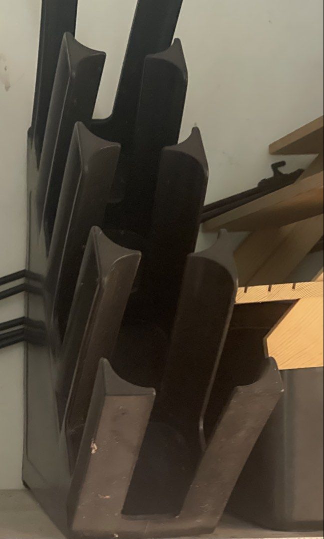 Plastic/Paper Cup Holder Rack (Category: Coffee & Tea Tableware) located in Pasig City. Submitted by wokingmomdeclutter (Listing ID 1448261417, Image 2). Description: Needs cleaning. Napatambak po kasi..