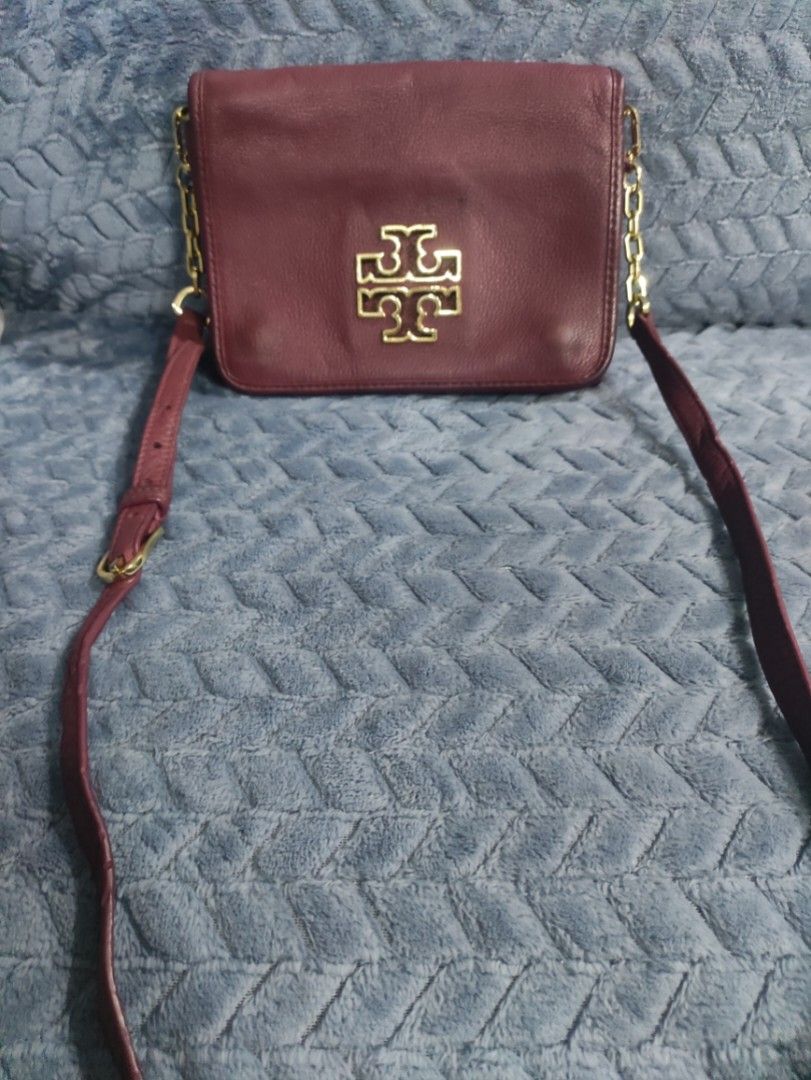 Tory Burch Bag (Category: Luxury Bags & Wallets) located in Cainta. Submitted by luxesparkle (Listing ID 1445932416, Image 1). Description: Authentic Tory Burch Bag U.S. bought very nice in actual.
