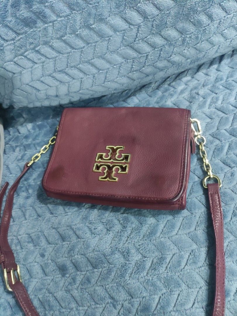 Tory Burch Bag (Category: Luxury Bags & Wallets) located in Cainta. Submitted by luxesparkle (Listing ID 1445932416, Image 2). Description: Authentic Tory Burch Bag U.S. bought very nice in actual.