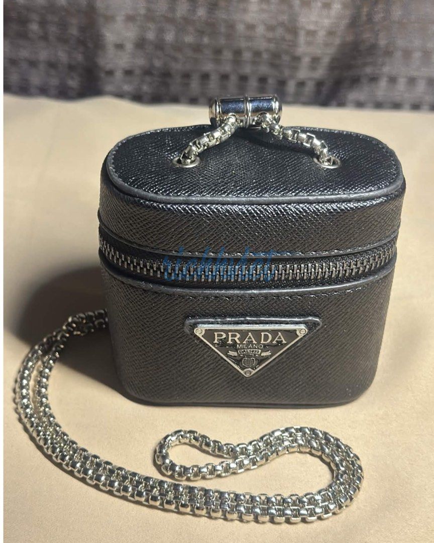 Authentic Prada Triangle Saffiano Leather Mini AirPods Case with Chain (Black) (Category: Luxury Bags & Wallets) located in Manila. Submitted by richhvict (Listing ID 1448253038, Image 1). Description: Selling this authentic Prada Triangle Saffiano Leather Mini AirPods Case with Chain, purchased at Greenbelt Mall back in 2018. If you’re looking for a unique Prada accessory, this one’s a cute addition to your collection. 🖤 Details: ✔️ Authentic P