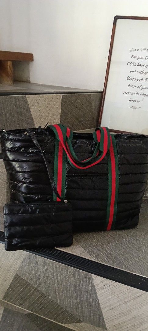Puffer Tote Bag with Pouch (Category: Tote Bags) located in Cebu City. Submitted by mcmapio (Listing ID 1448190618, Image 2). Description: - Chic black puffer tote bag - Includes a matching pouch - Stylish red and green stripe details on handles - Lightweight and spacious design - Ideal for travel or everyday errands - Available with 4 interest-free payments.