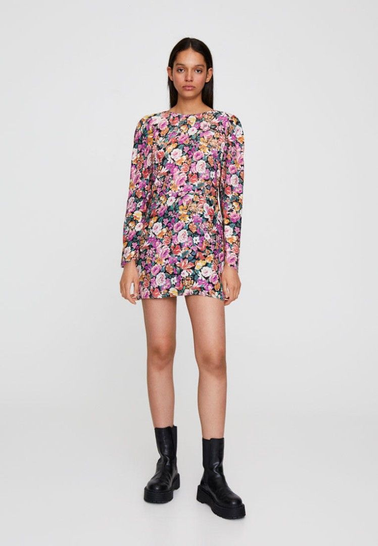 Pull & Bear (M) Floral Print Long Sleeve Dress (Category: Dresses) located in Davao. Submitted by closetaccess (Listing ID 1448082043, Image 1). Description: - Long-sleeved floral print dress - Medium (M) - Width: 18" / 14.5" .