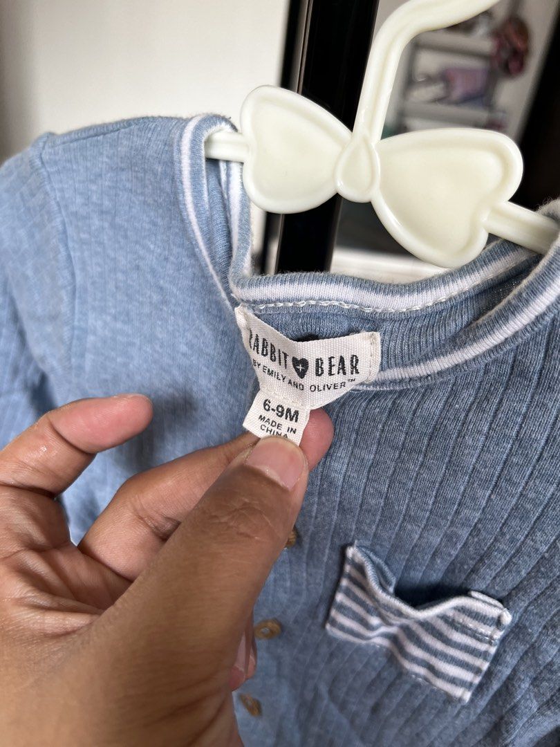 Rabbit & Bear by Emily + Oliver Blue Ribbed Romper 6-9M (Category: Babies & Kids Fashion) located in Quezon City. Submitted by lovingbeati (Listing ID 1448178702, Image 2). Description: - Cute blue ribbed romper - Brand: Rabbit & Bear - Size: 6-9 months - Pocket detail with white stripes - Buttons down the front.