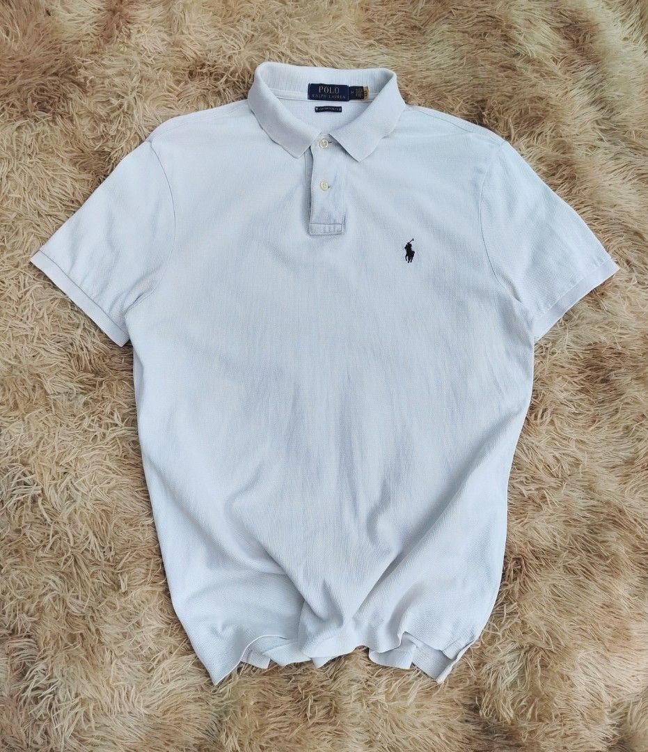 RALPH LAUREN POLO SHIRT (Category: Tshirts & Polo Shirts ) located in Bislig. Submitted by tuazons21 (Listing ID 1448218376, Image 1). Description: SIZE MEDIUM 20.5-21×27.5-29 CR 9.8/10 GOOD CONDITION.