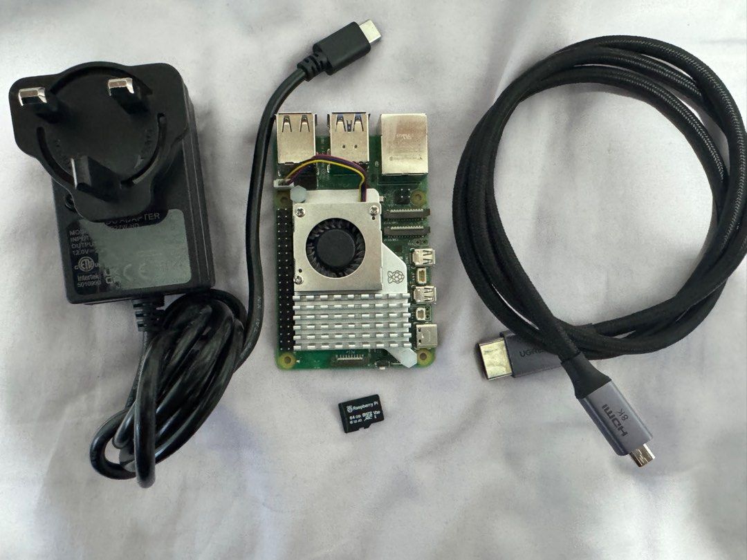 Raspberry Pi 5 (8gb ran) with acessories