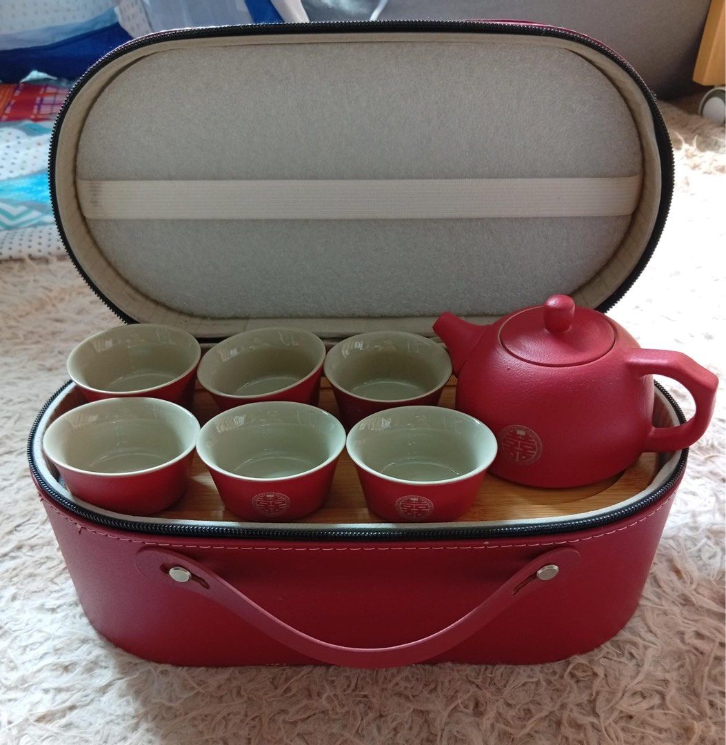 Red Ceramic Tea Set with Case502942897842442240
