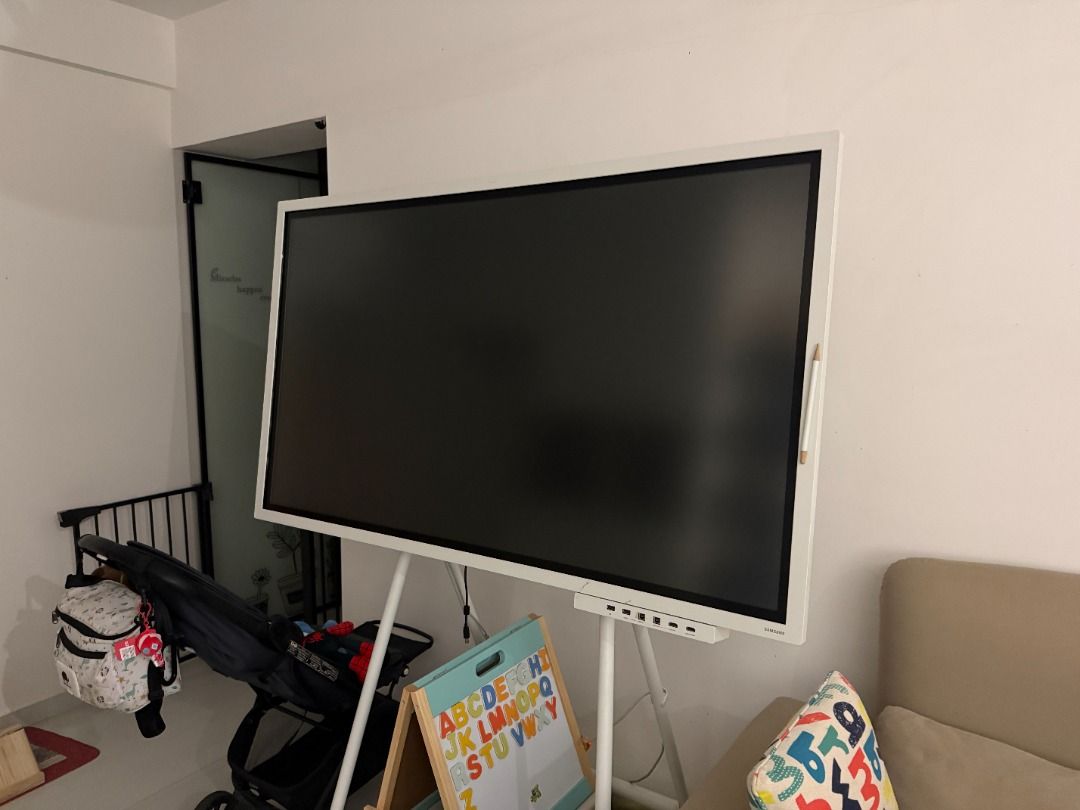 Samsung Flip 2 Interactive Whiteboard on Stand