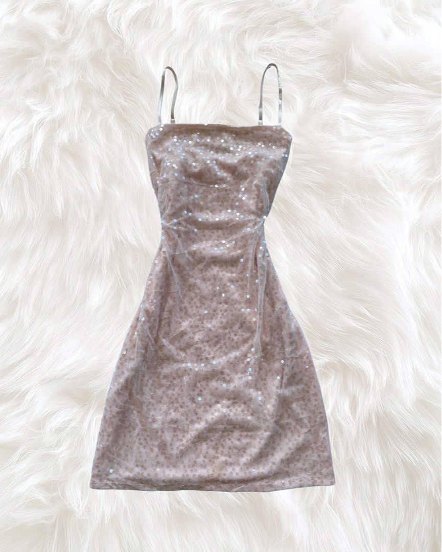 Sequin Baby Pink Short Dress (Category: Dresses) located in San Carlos. Submitted by cherrynoir (Listing ID 1448236264, Image 1). Description: L on tag Best fit to Medium Can fit Semi Medium .