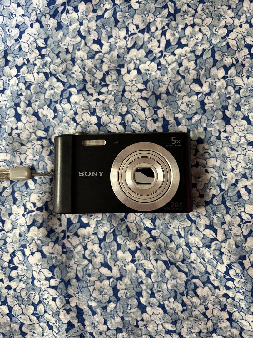 RUSH‼️SONY CYBERSHOT DSC-W800 (Category: Cameras) located in Manila. Submitted by new_saichay (Listing ID 1448105017, Image 1). Description: SONY CYBERSHOT DSC-W800 NOT NEGOTIABLE SA PRICE! ✨20.1 mp ✨5x zoom 🛍️INCLUSIONS ✅Unit,Strap,SD card,Battery with charger CAMERA APPERANCE(issue) -half curtains lang ang sumasara(doesn’t affect the output) 📝FIRST PAY BASIS MOP:CASH OR GCASH MOD: J&T/MEET UP 📝 ✅ Free delivery around El Salvador or CDO meetu