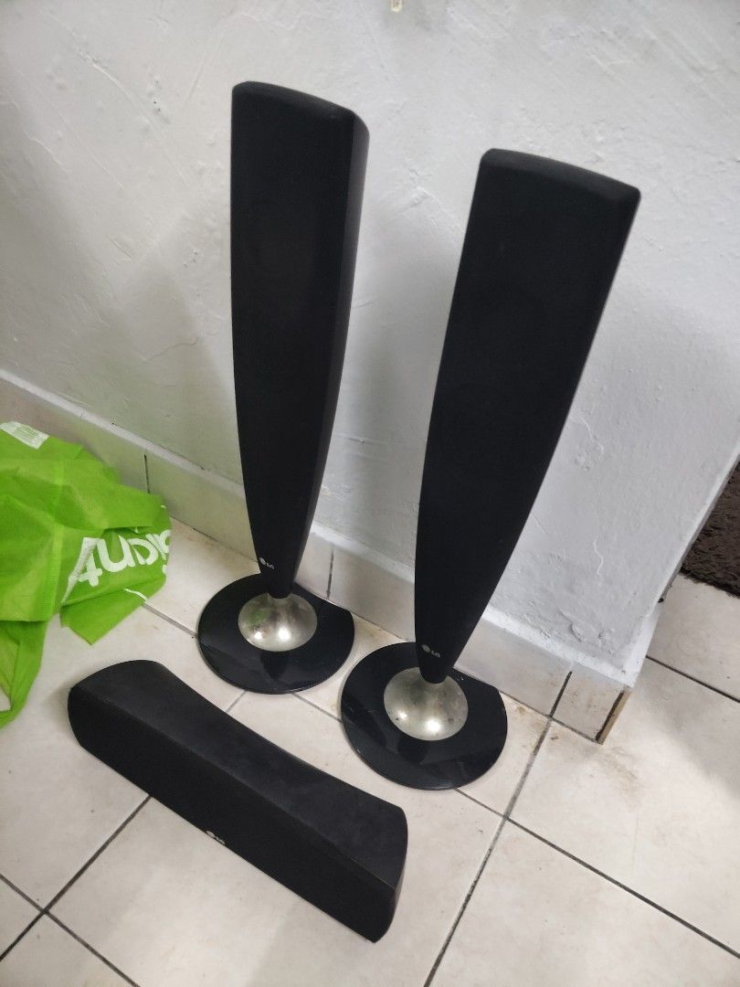 Speaker (Category: Soundbars, Speakers & Amplifiers) located in Kuala Lumpur. Submitted by sal_editz (Listing ID 1448234921, Image 2). Description: Serius buyer pls dm (0145686125) whatsap.