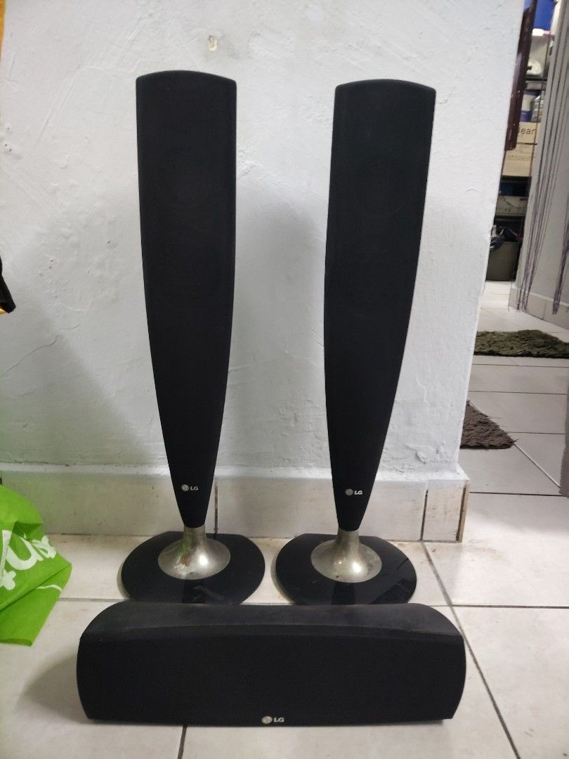Speaker (Category: Soundbars, Speakers & Amplifiers) located in Kuala Lumpur. Submitted by sal_editz (Listing ID 1448234921, Image 1). Description: Serius buyer pls dm (0145686125) whatsap.