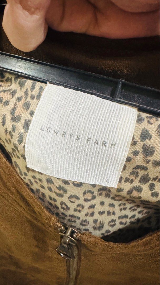 Suede jacket (Category: Coats, Jackets and Outerwear) located in Johor Bahru. Submitted by s.y.a.i (Listing ID 1448197643, Image 2). Description: Can fit M to small L Inside with leopard design Still in good condition .