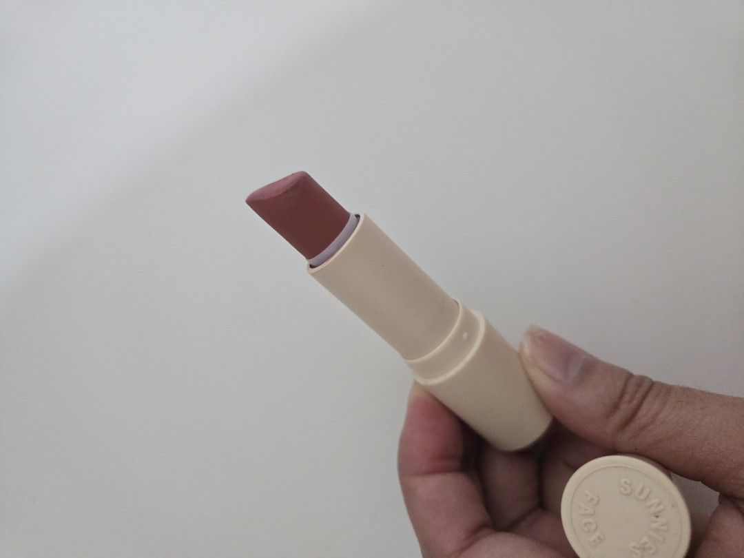 Sunnies Fluffmatte Lipstick Soft Serve (Category: Makeup) located in Quezon City. Submitted by samcas (Listing ID 1448202337, Image 2). Description: BEST LIP EVER Fluffmatte lipstick in Soft Serve (B019A). Muted rosy-brown matte shade, perfect for everyday. Chic packaging. Selling because I have too many..