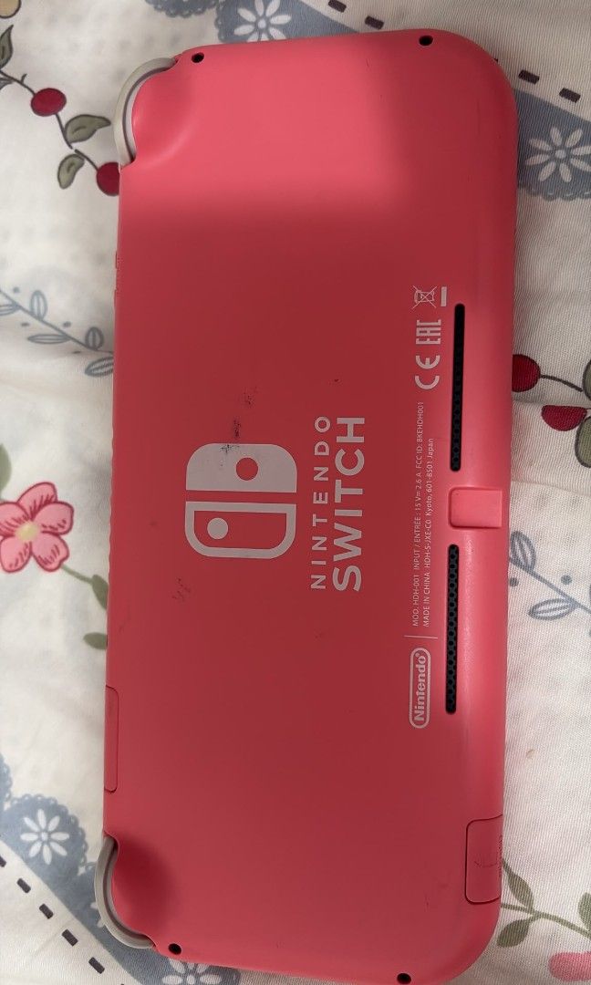 Switch lite （分類：Nintendo 任天堂）位於 Hong Kong。 由 bid_detective 提交（商品編號 1448227345，圖片 2）。簡介： 屏幕完好，圖片只是mon貼污糟，可自行更換。
