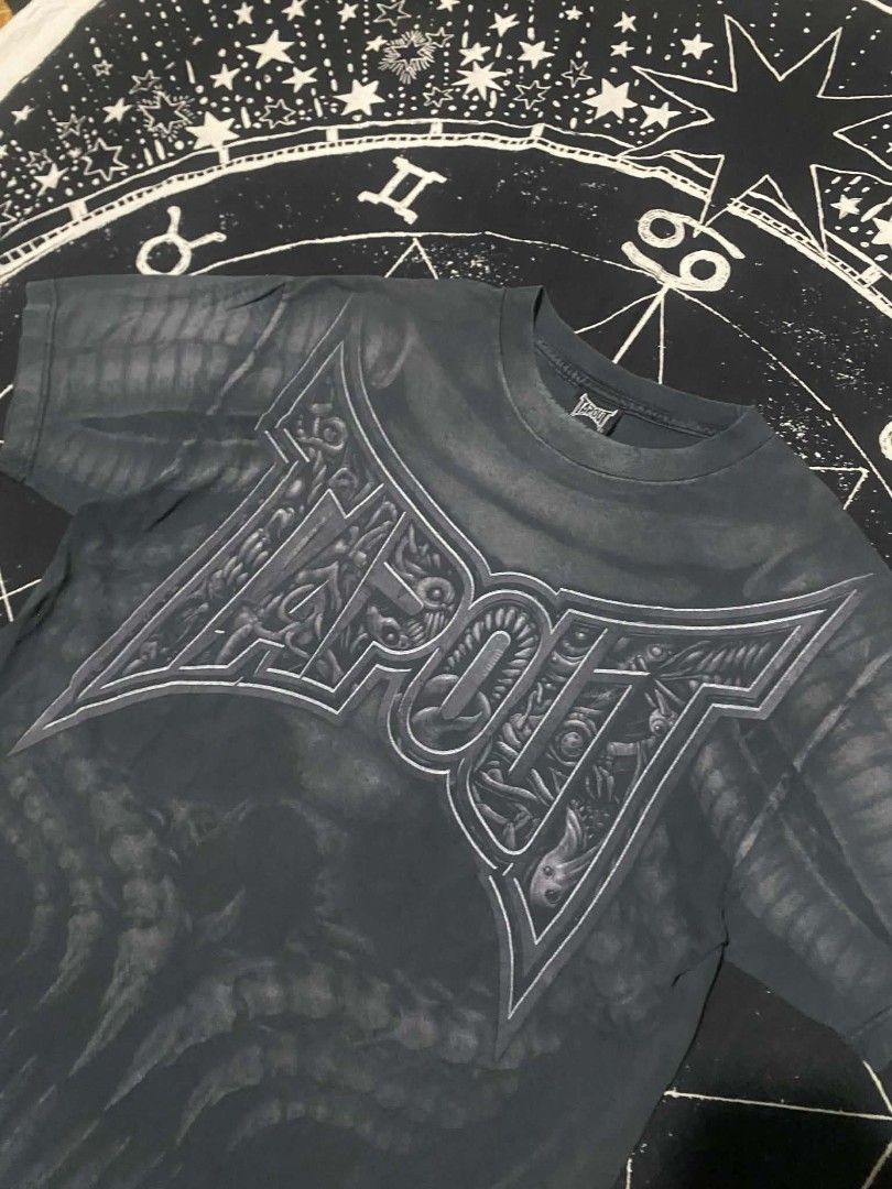 TAPOUT ALIEN (Category: Activewear) located in Polangui. Submitted by vncnt.vtg7 (Listing ID 1448197358, Image 3). Description: TAPOUT ALIEN 22X30 (LARGE ON TAG) ISSUE : 2 PINHOLE.