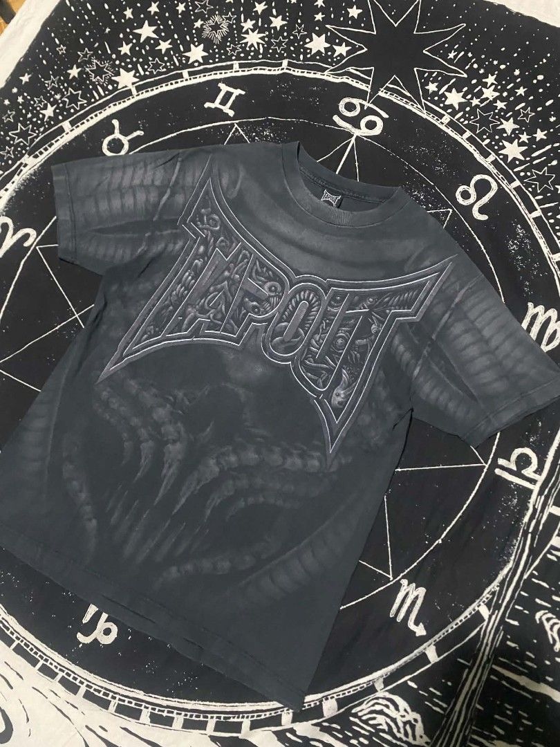 TAPOUT ALIEN (Category: Activewear) located in Polangui. Submitted by vncnt.vtg7 (Listing ID 1448197358, Image 2). Description: TAPOUT ALIEN 22X30 (LARGE ON TAG) ISSUE : 2 PINHOLE.