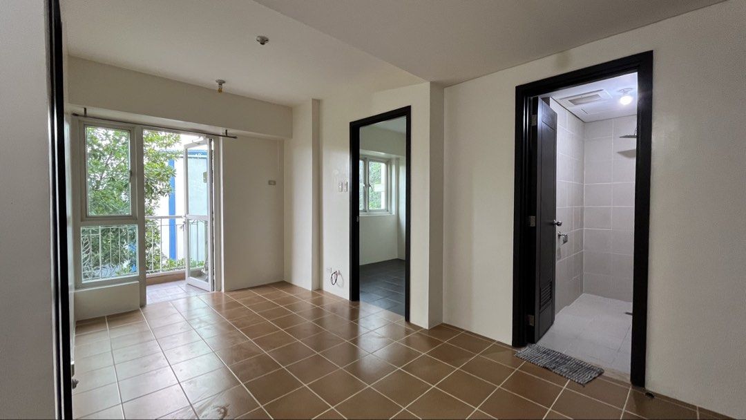 Two bedroom Pasig Condo (Category: Apartments & Condos) located in Pasig City. Submitted by bituin18 (Listing ID 1448114585, Image 1). Description: 2br Pasig condo for rent. P23000 per month inclusive of monthly dues. Parking for rent for P6000. The Rochester, San Joaquin, Pasig. Accessible from Makati, Ortigas, and BGC. Near 7/11, Mcdo, Jollibee, KFC, Chowking, supermarkets, and FX terminals to BGC, Ortigas, Quiapo. UNIT DETAILS: - 4th floor fac